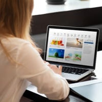 laptop-over-shoulder-left-energy-source